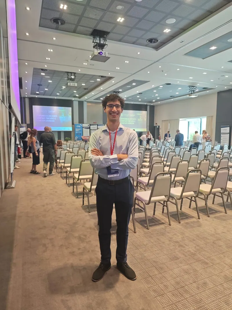 Francesco Sguotti durante un hackathon